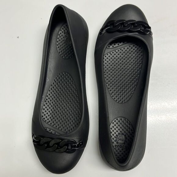 Crocs Women’s Gianna Black Rounded Ballet Flat with Chain Link Accent- Size 6 - Picture 7 of 16